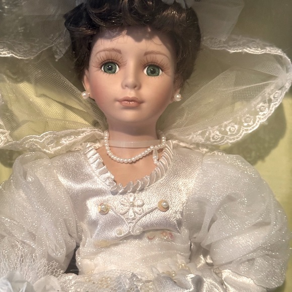 Porcelain Doll Collectable Memories Bride Emma - Picture 3 of 7